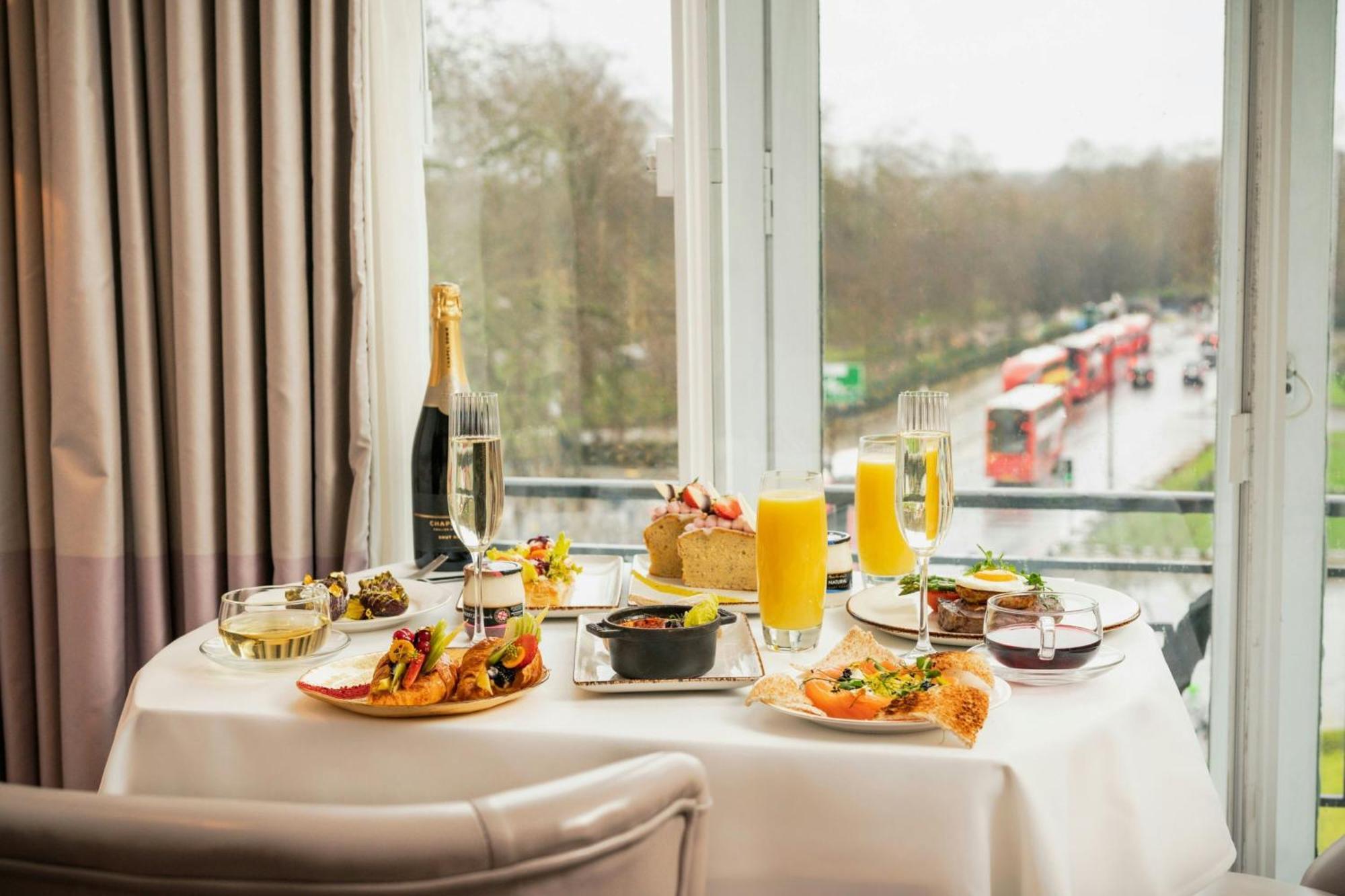 Отель Marriott Park Lane